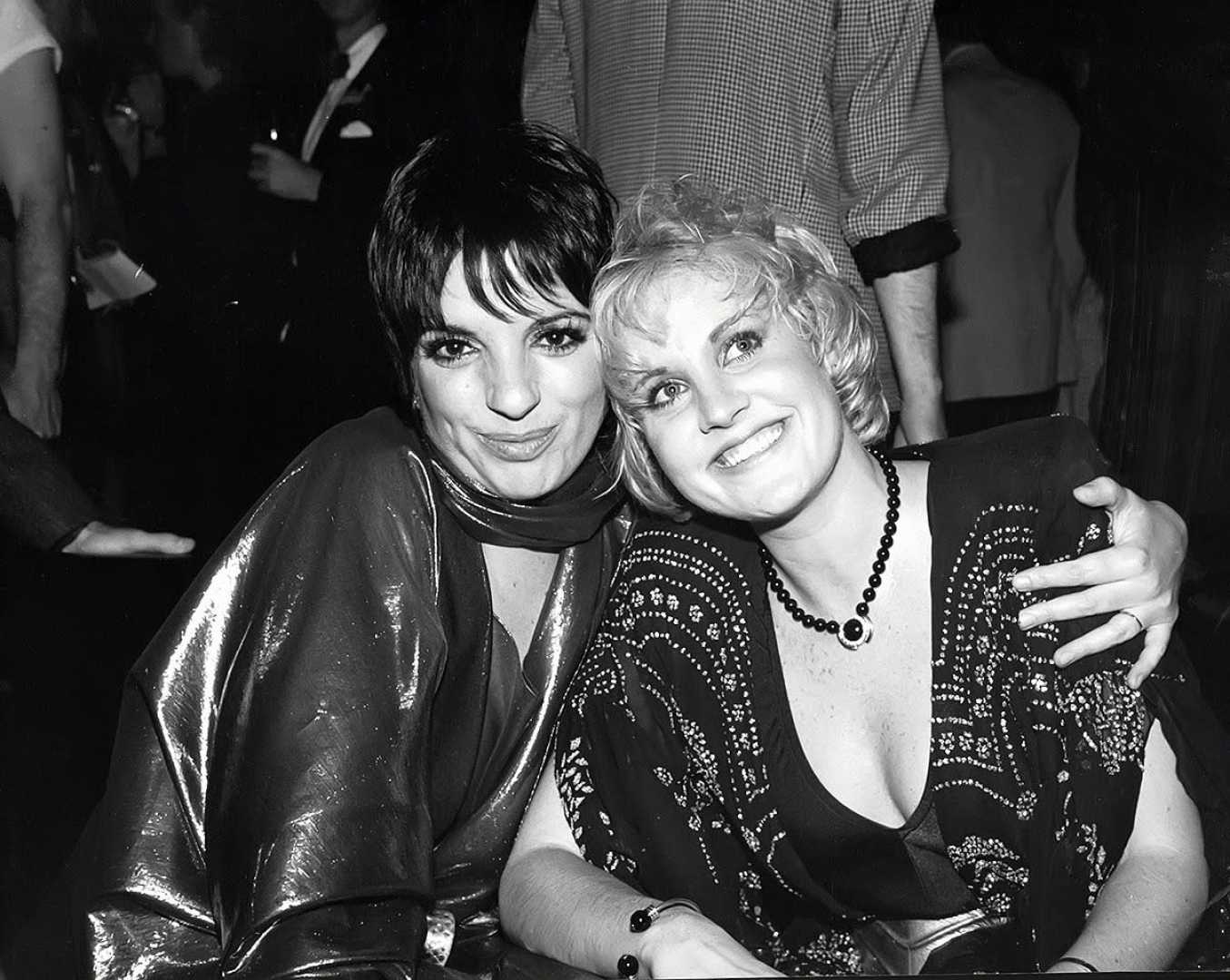 Liza Minnelli Candid Moments With Friends