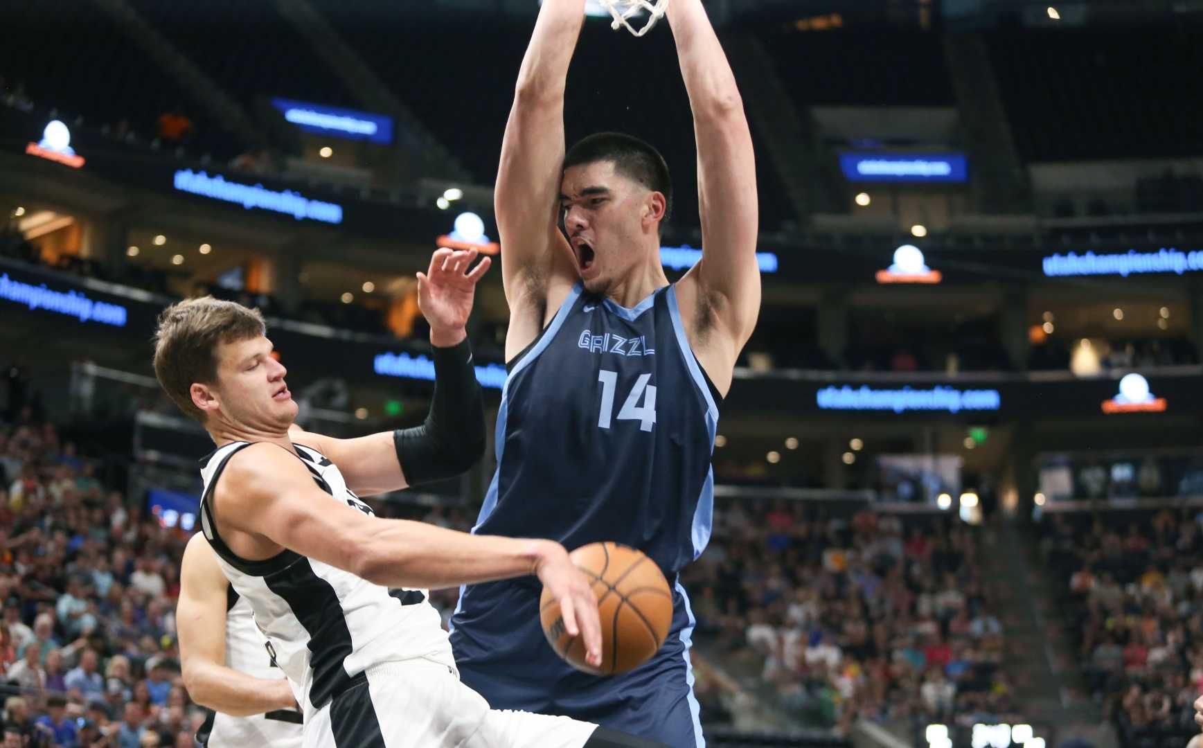 Memphis Grizzlies Zach Edey Basketball Action