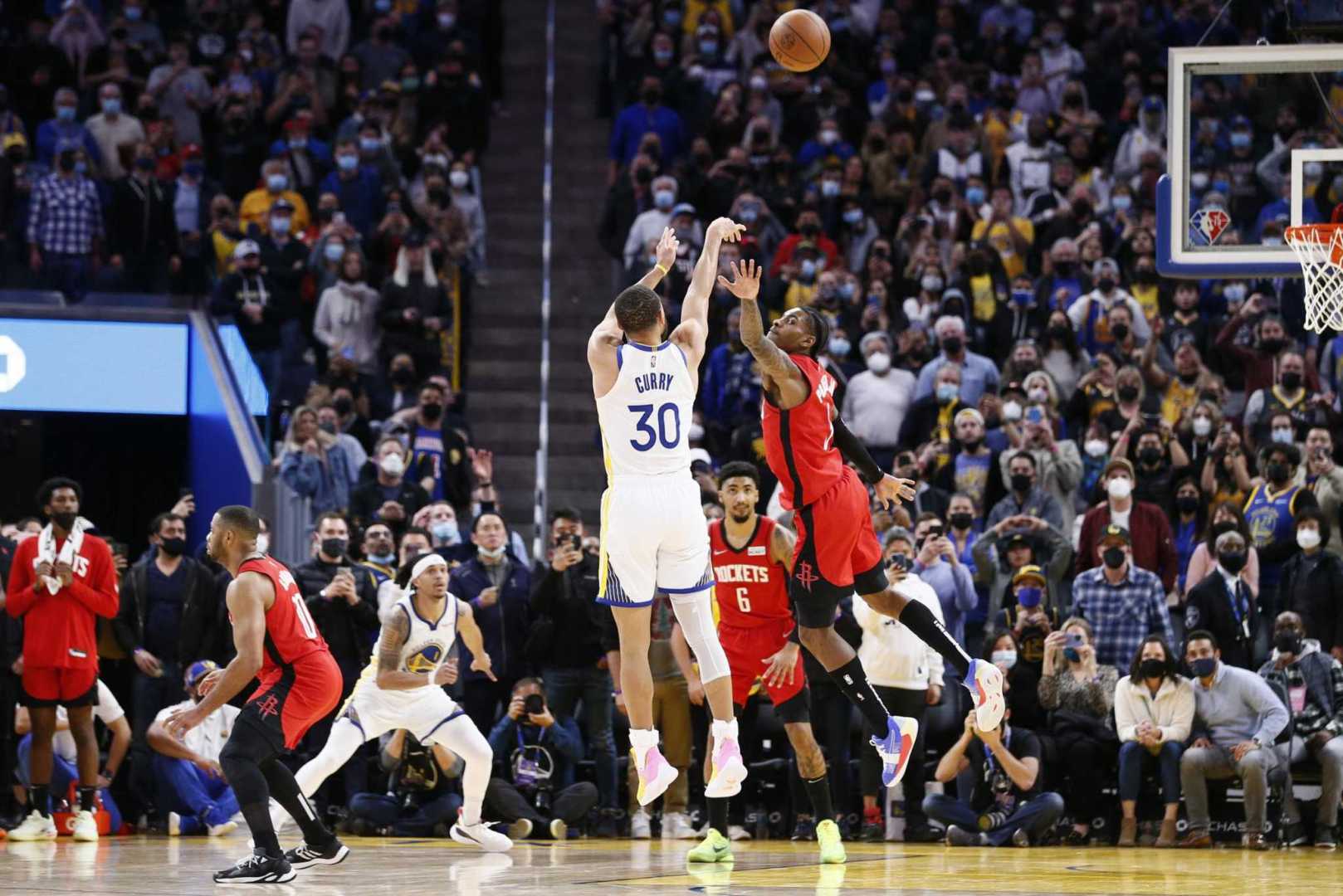 Stephen Curry Shooting A Basketball In An Nba Game