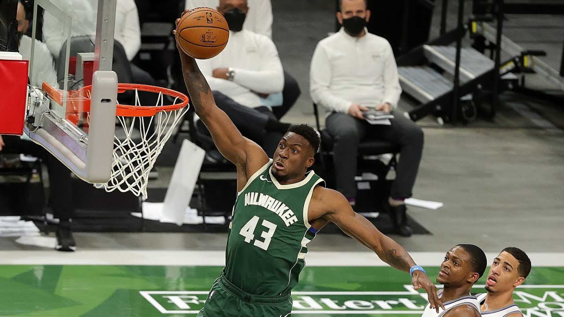 Thanasis Antetokounmpo Playing Basketball