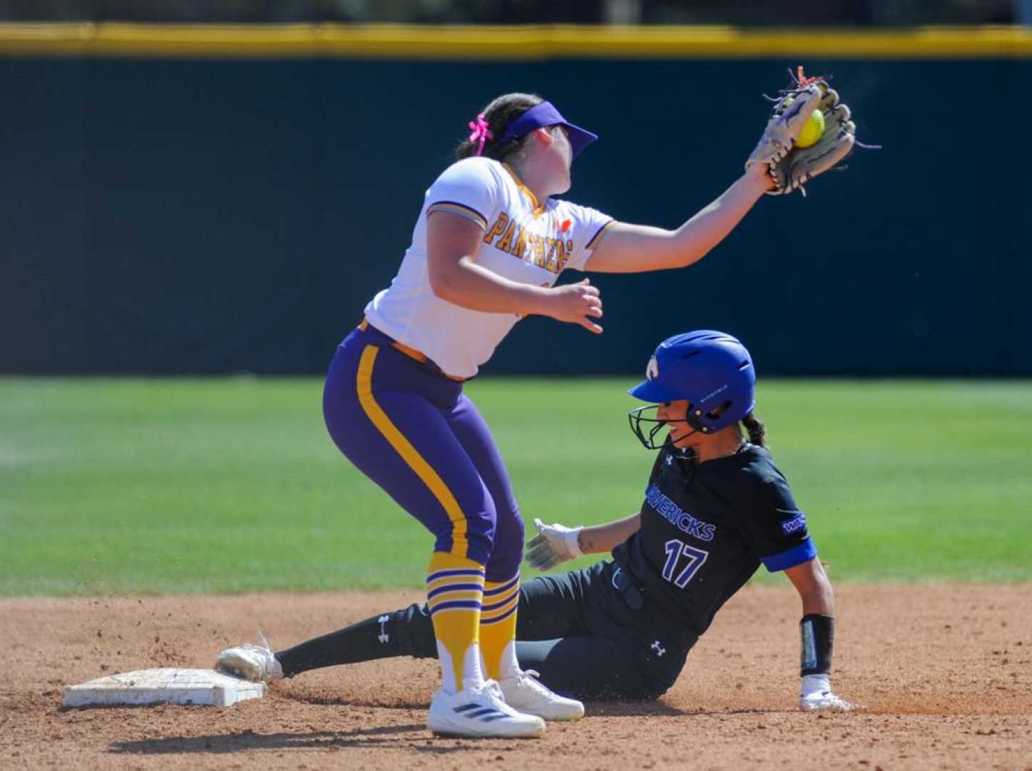 Ut Arlington Softball Team Action Shot