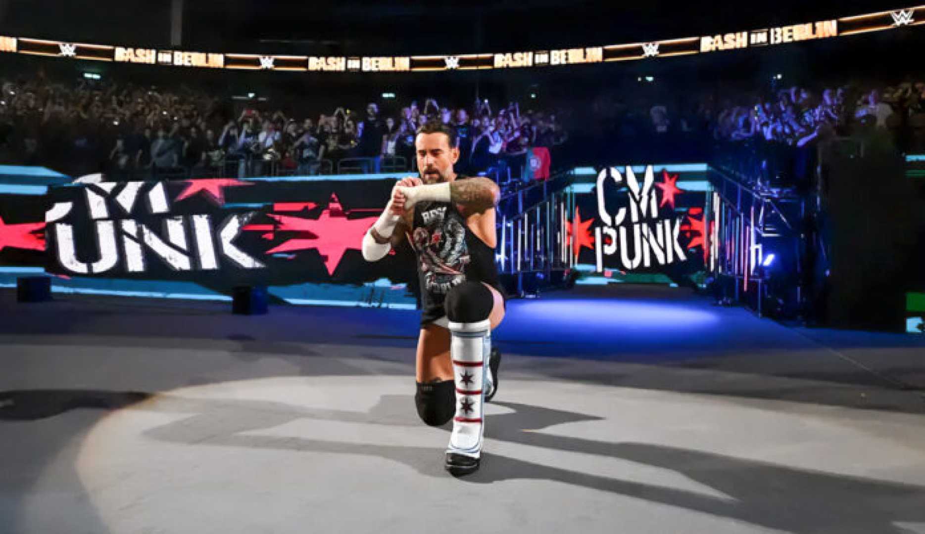 Cm Punk Returns Wwe Raw Omaha