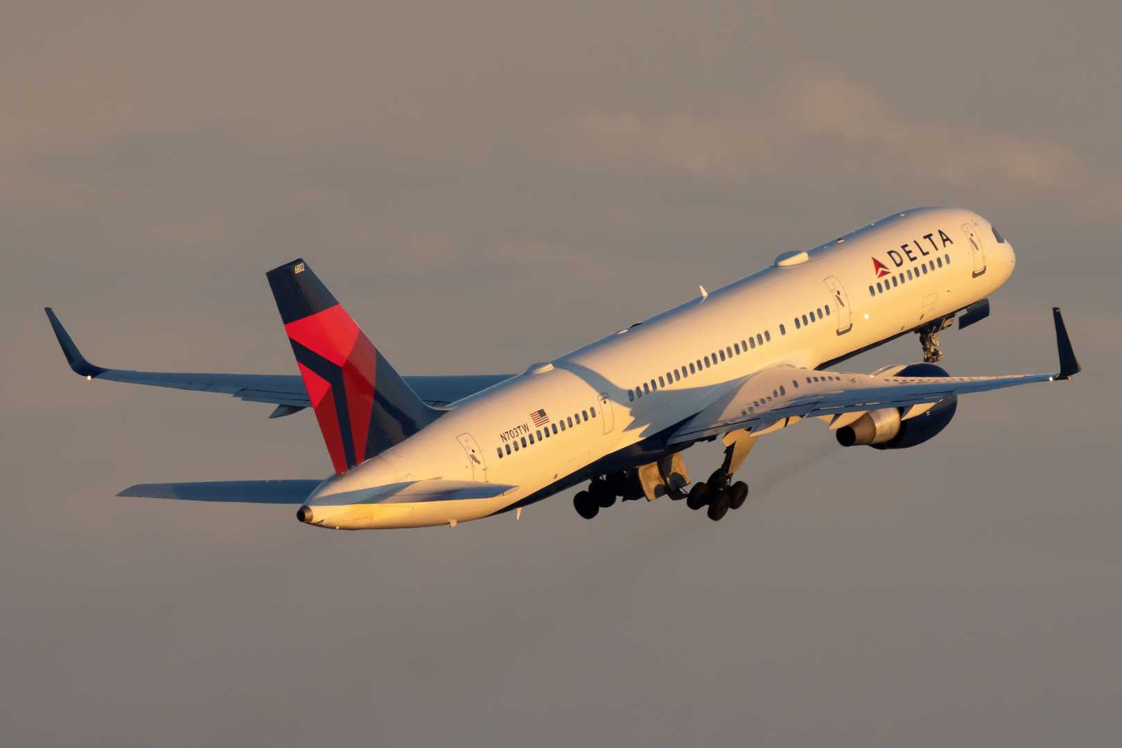 Delta Air Lines Flight Boeing 757 Mechanical Issue