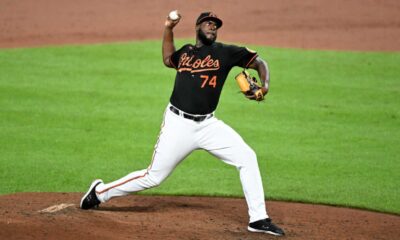 Félix Bautista Pitching In Game