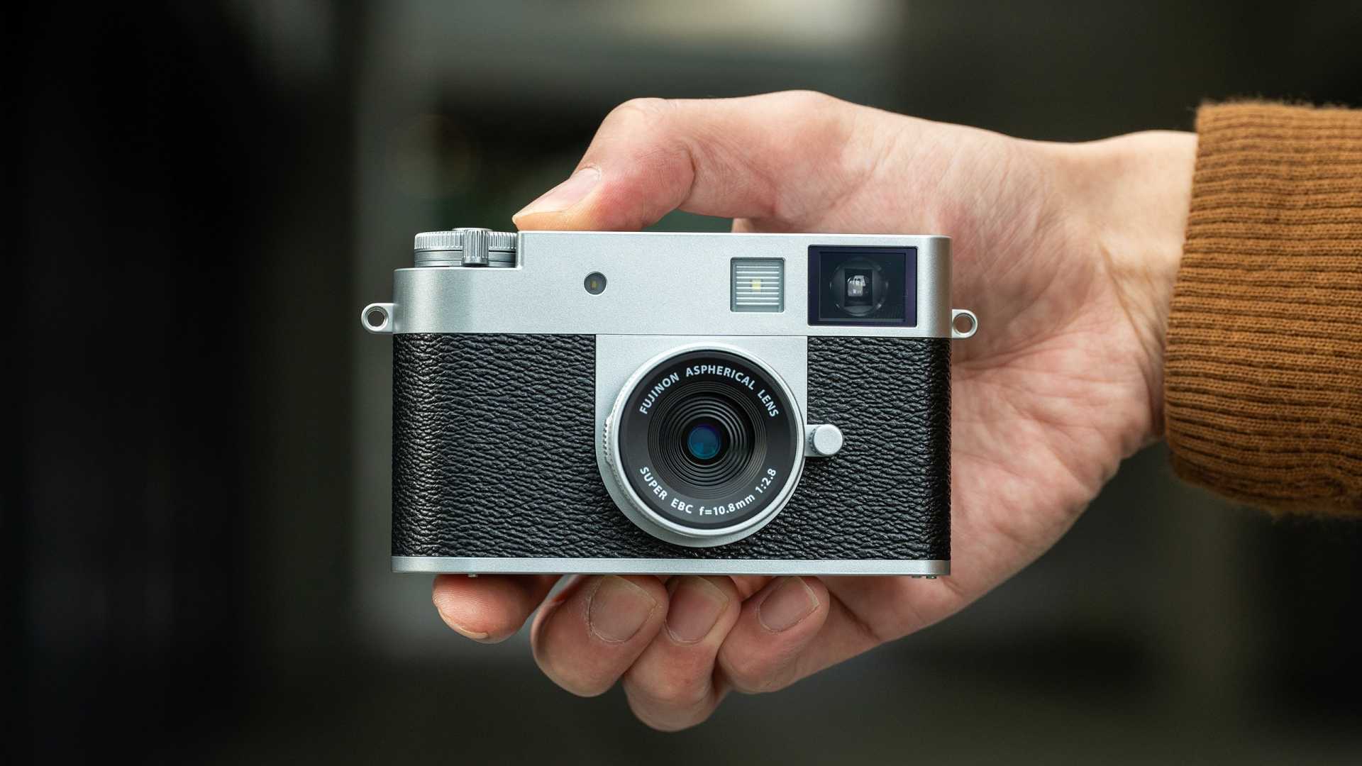 Fujifilm X Half Camera Features