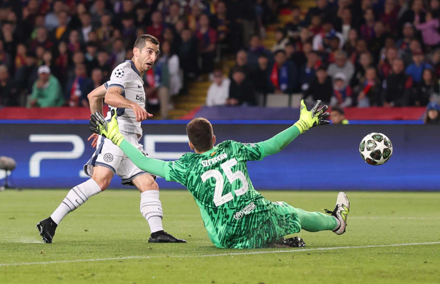 Henrikh Mkhitaryan Inter Milan Barcelona Match