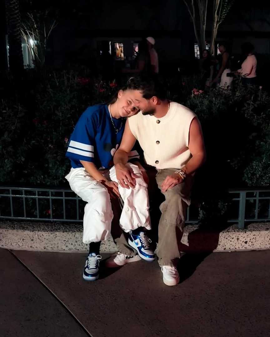 Jojo Siwa And Chris Hughes Romantic Pool Kiss