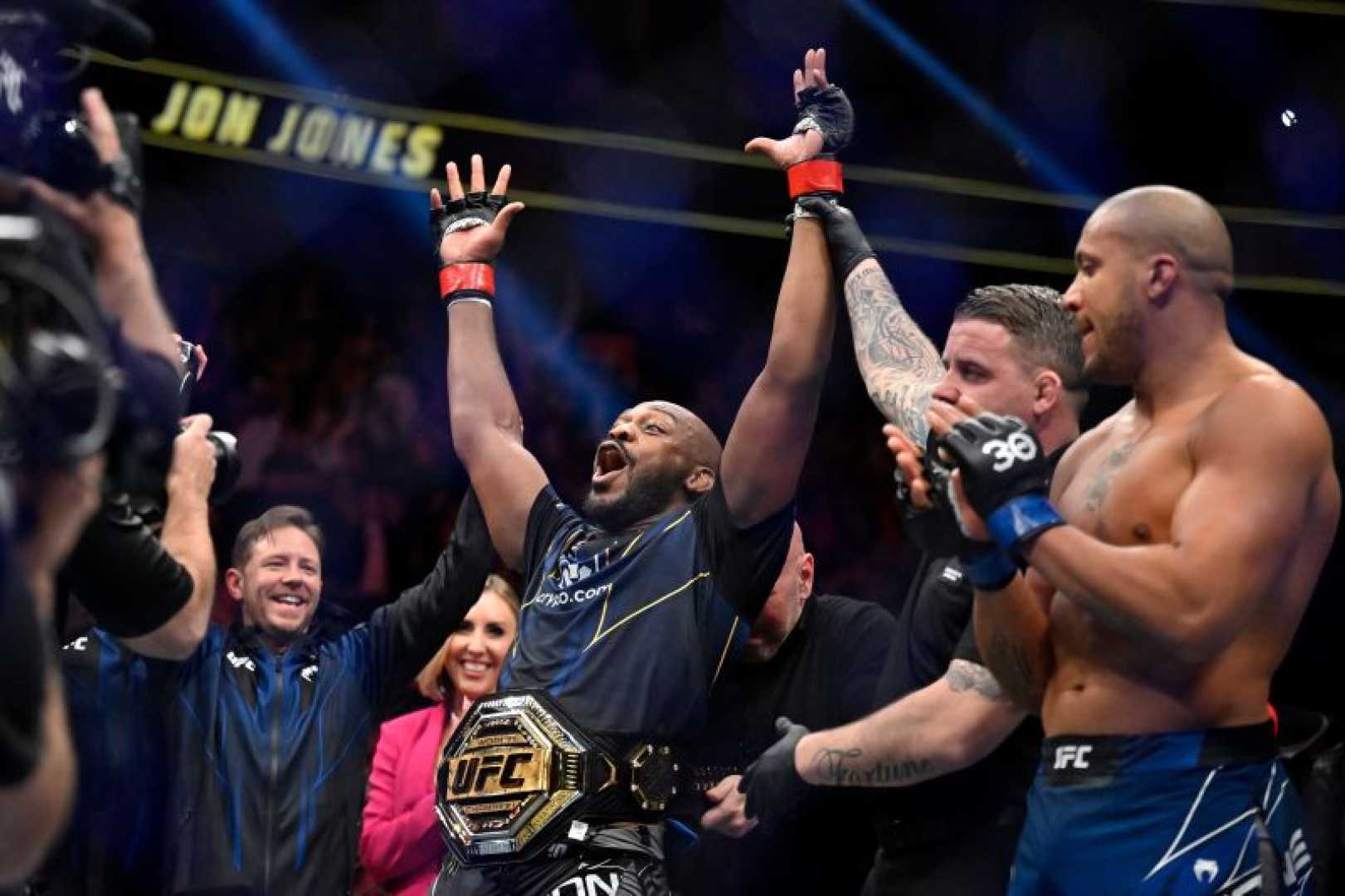 Jon Jones Ufc Heavyweight Title Fight