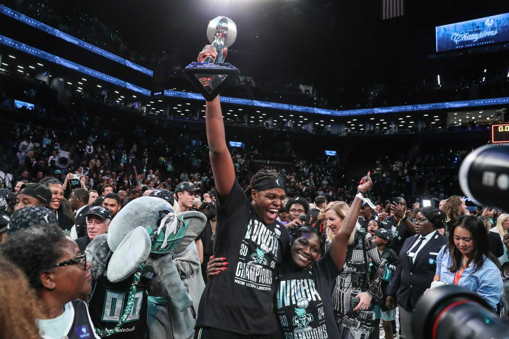 Jonquel Jones Wnba Championship Celebration