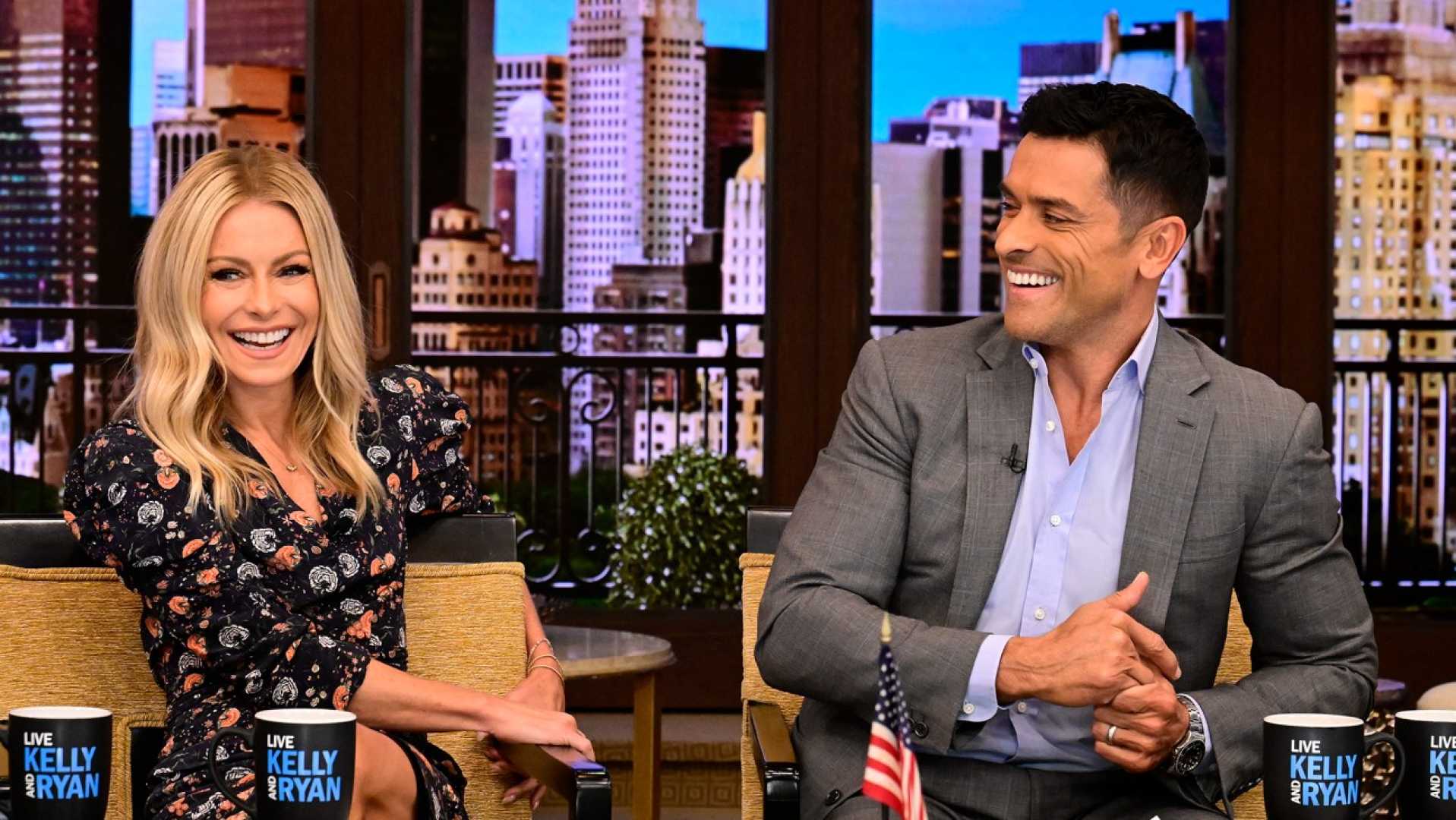 Kelly Ripa Mark Consuelos Live