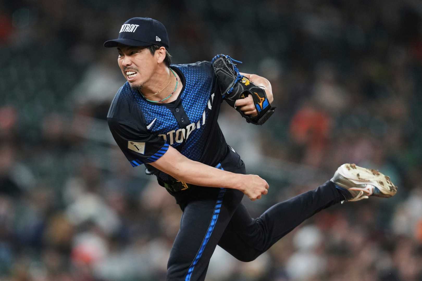Kenta Maeda Pitching, Javier Baez Batting