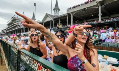Kentucky Derby Fans At Churchill Downs
