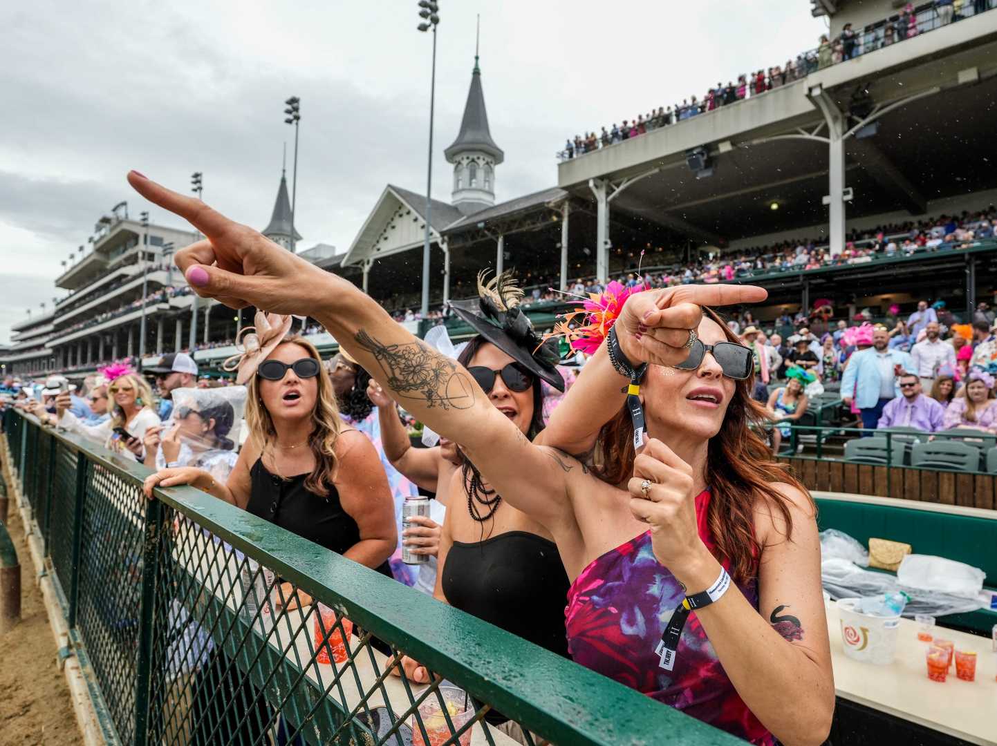 Kentucky Derby Fans At Churchill Downs