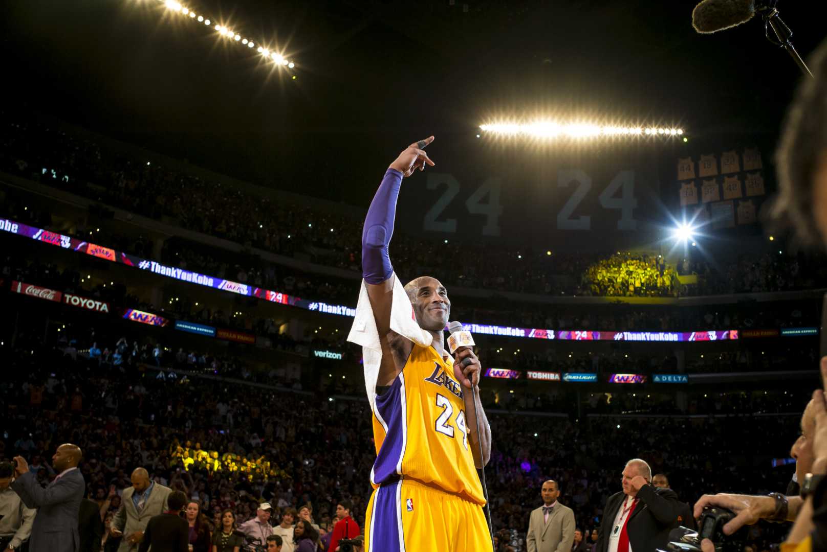 Kobe Bryant On Court During Final Nba Game