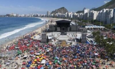 Lady Gaga Copacabana Beach Concert Crowd