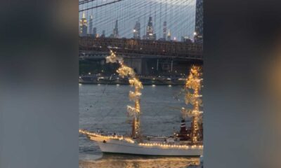 Mexican Navy Ship Brooklyn Bridge Incident