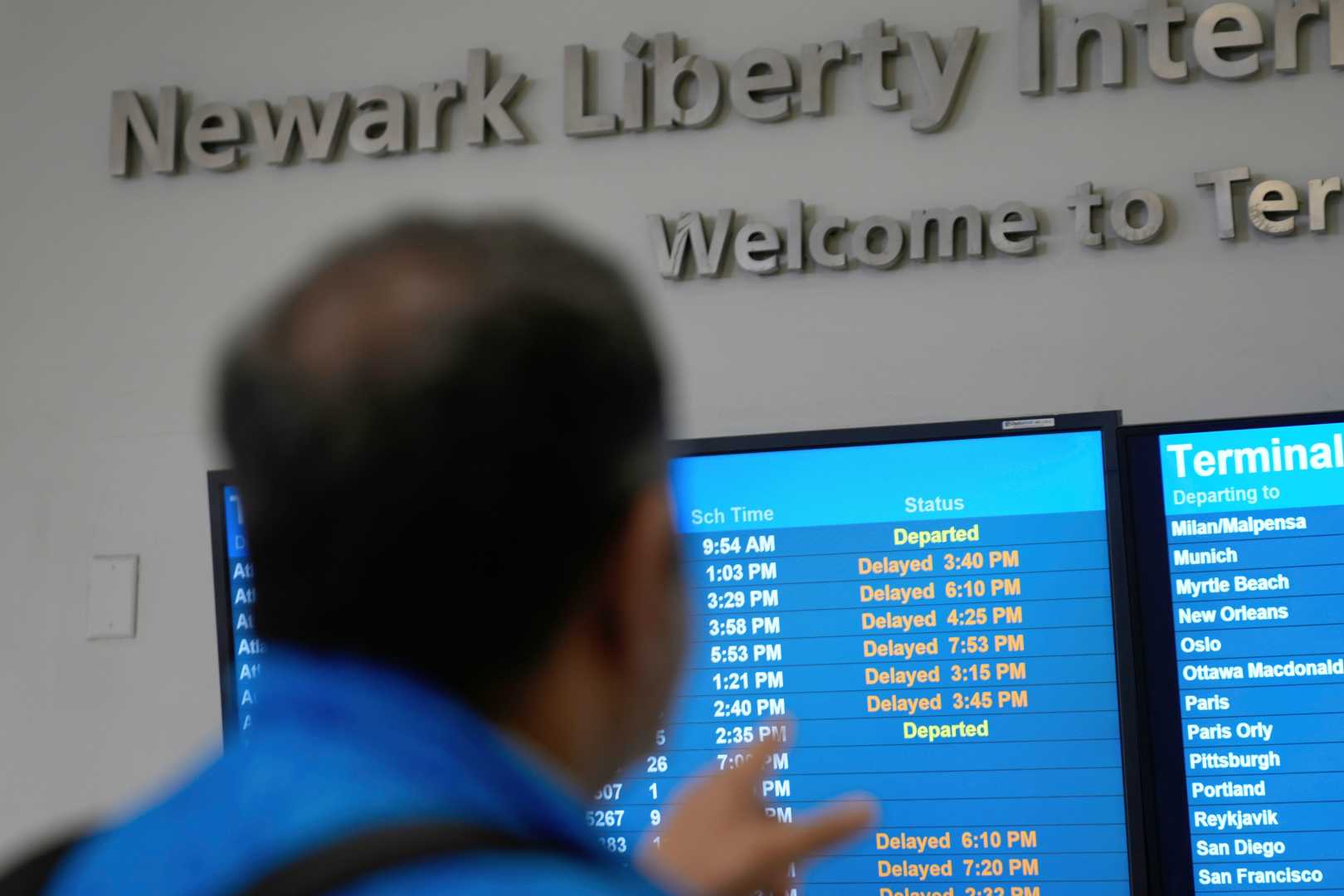 Newark Liberty International Airport Communication Issues
