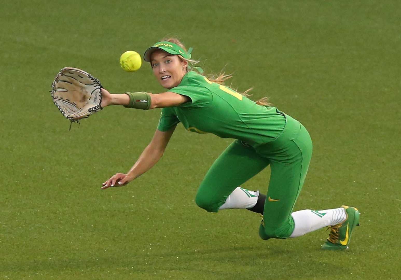 Oregon Ducks Softball Team Action