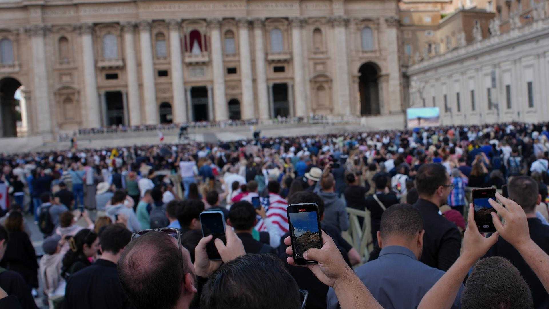 Vatican City Conclave Voting Crowd