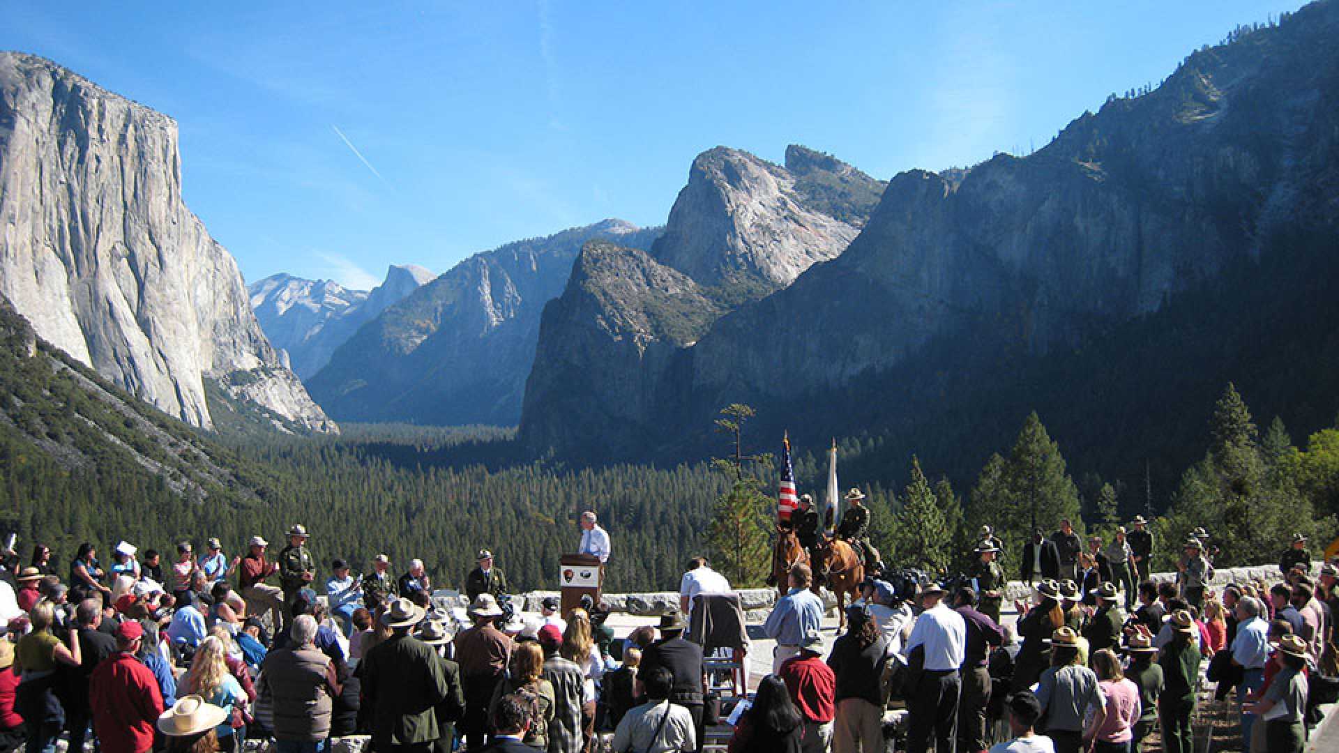 Yosemite National Park Entrance Crowd