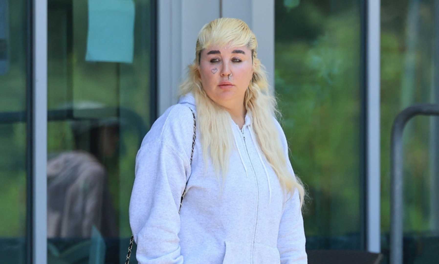 Amanda Bynes Grocery Store Outing