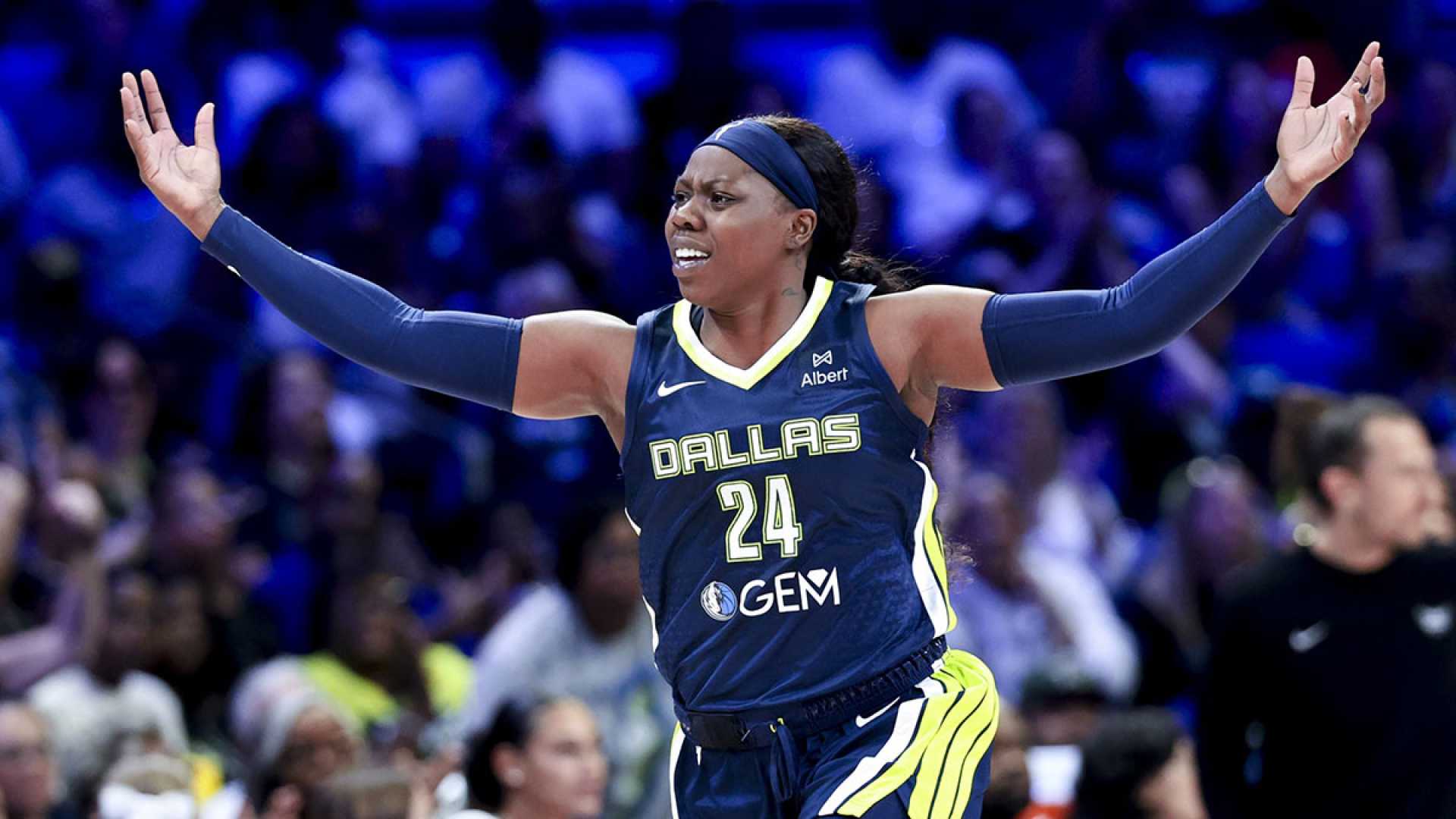 Arike Ogunbowale Geno Auriemma Basketball
