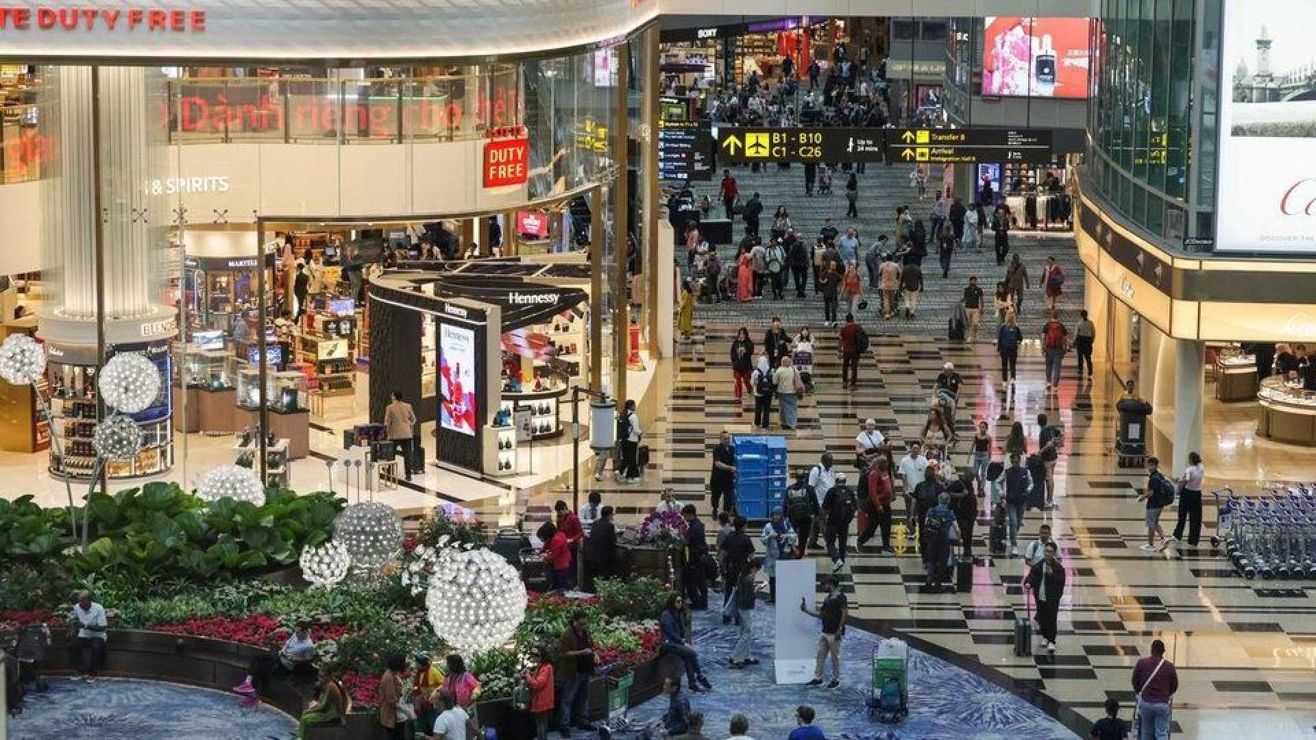 Changi Airport Theft Incident