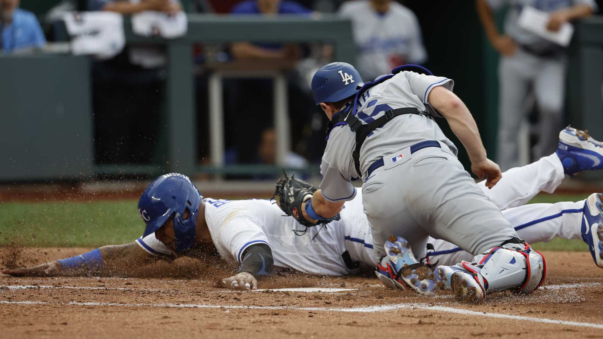Dodgers Royals Rain Delay Baseball