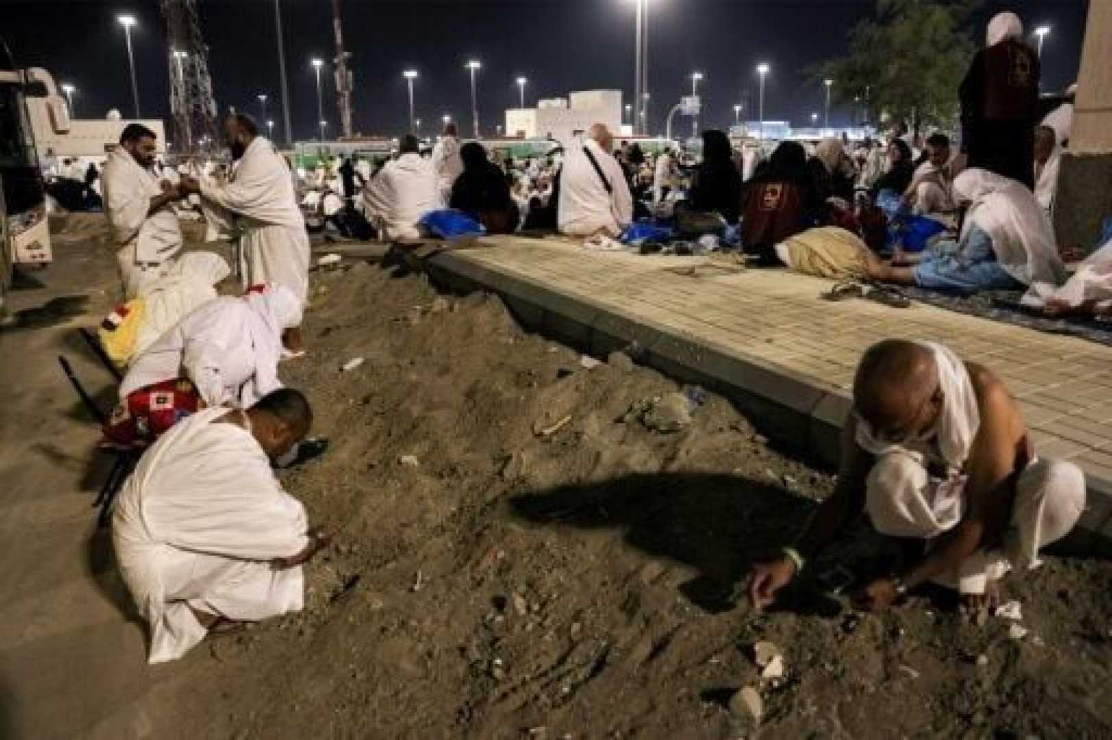 Hajj Pilgrims Collecting Stones In Makkah