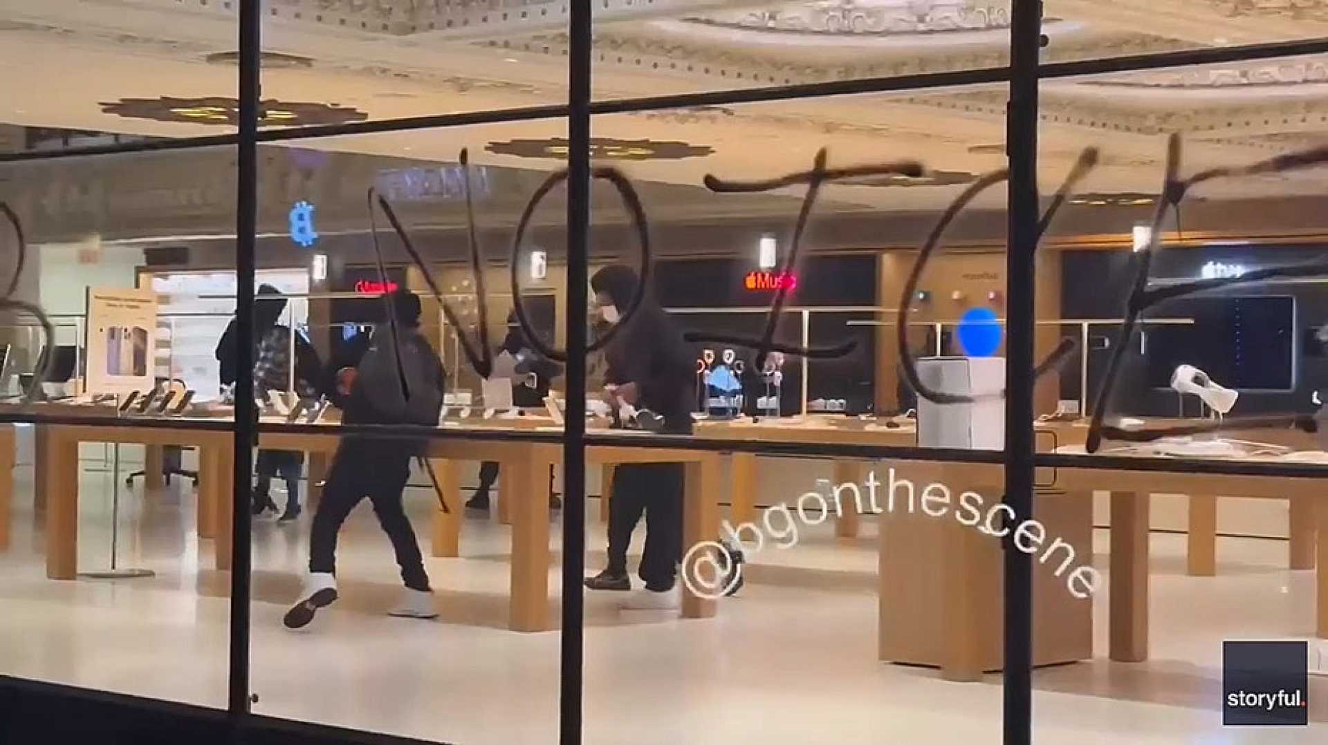 Los Angeles Protests Looting Apple Store