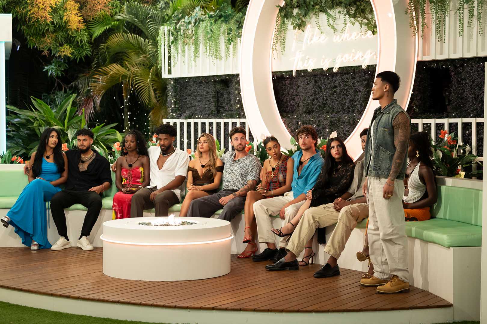 Love Island Usa Contestents Cyberbullying Warning