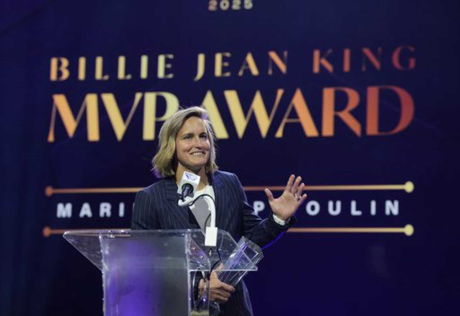 Marie Philip Poulin Montreal Victorie Honors