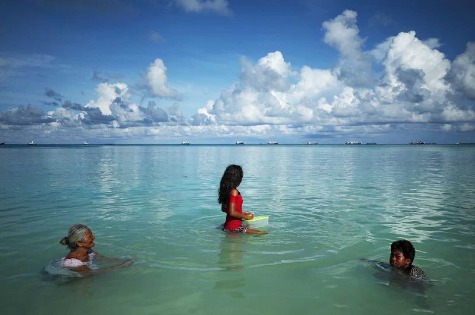 Tuvalu Lagoon Swimming Rising Sea Levels