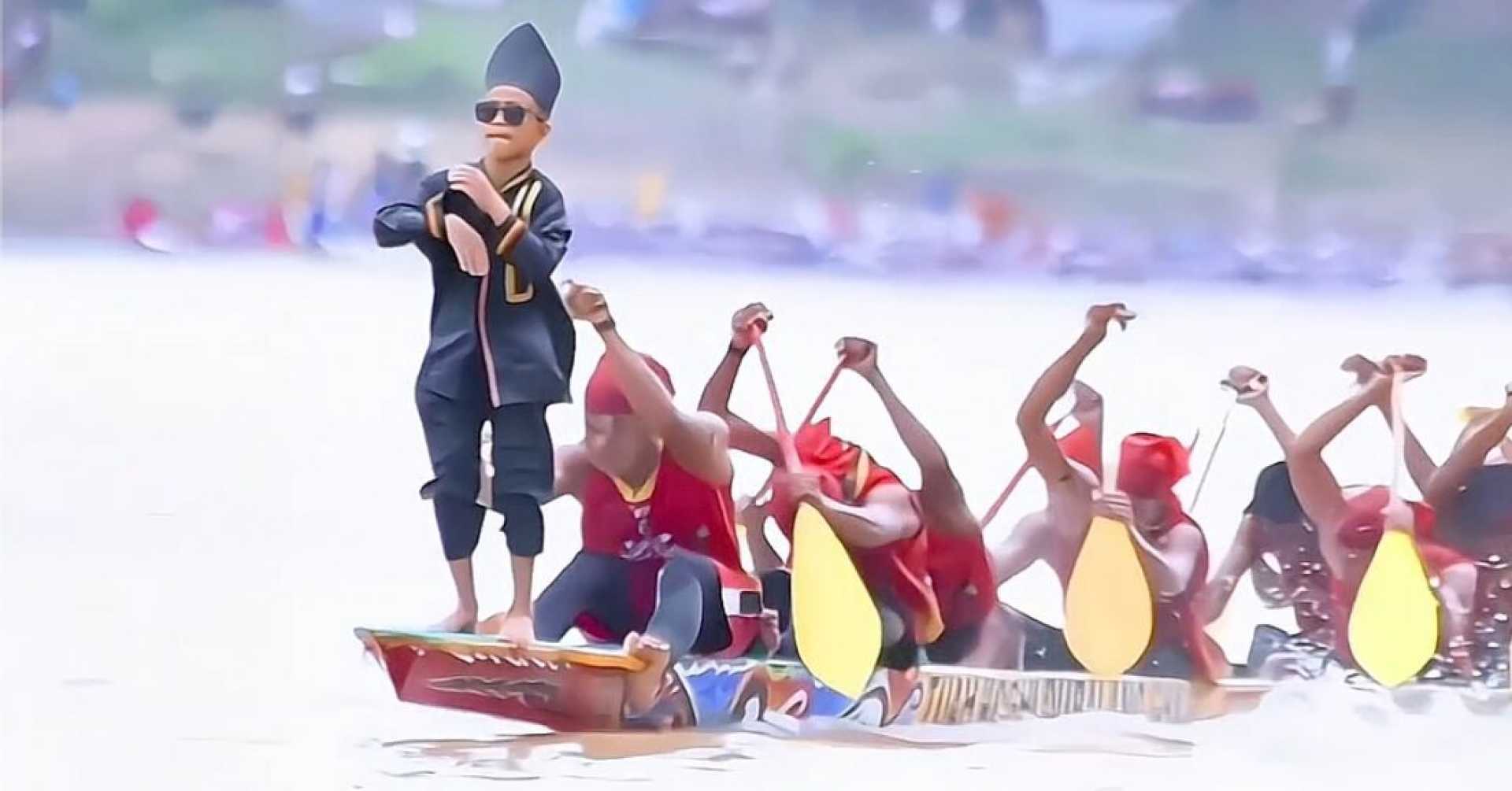11 Year Old Indonesian Dancer On Racing Boat