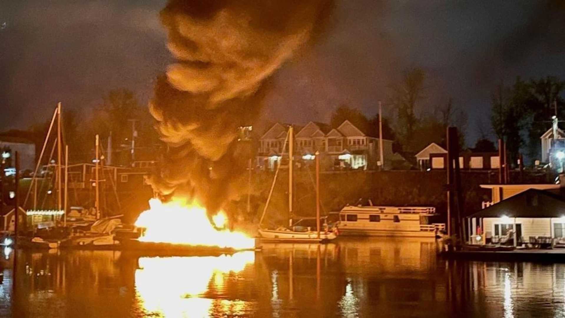 Boat Fire Columbia River Portland