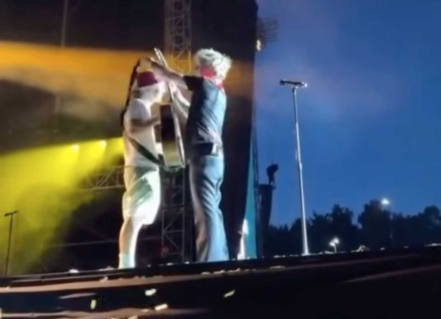Green Day Concert Fan Wonderwall Incident