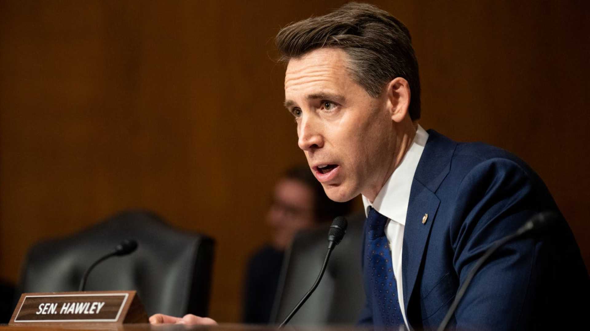 Josh Hawley Senate Stock Trading Ban