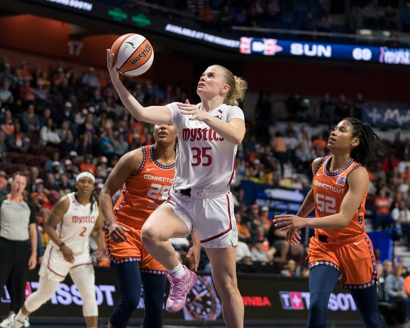 Julie Vanloo Basketball