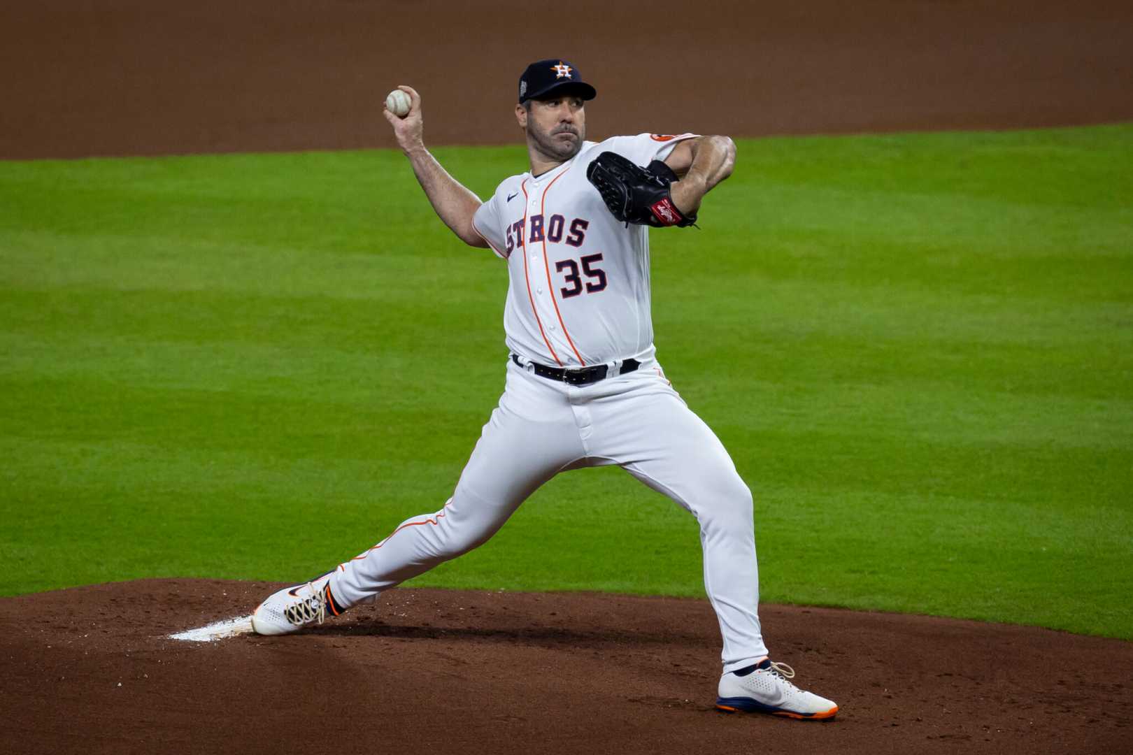 Justin Verlander Pitching