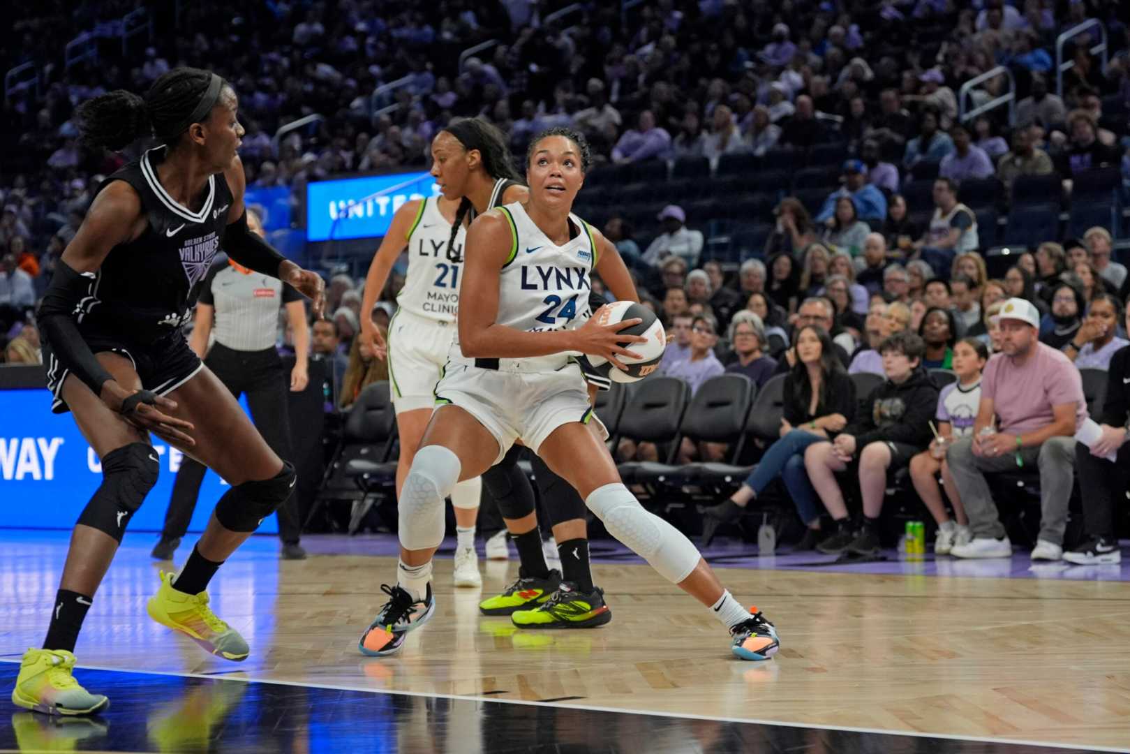 Minnesota Lynx Vs Golden State Valkyries