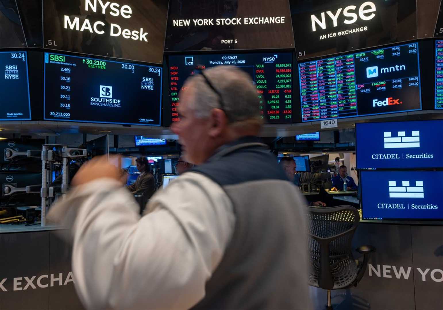 New York Stock Exchange Traders July 2025