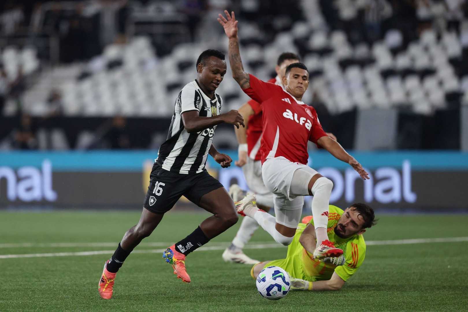 Santos Vs Internacional Brasileirao Match