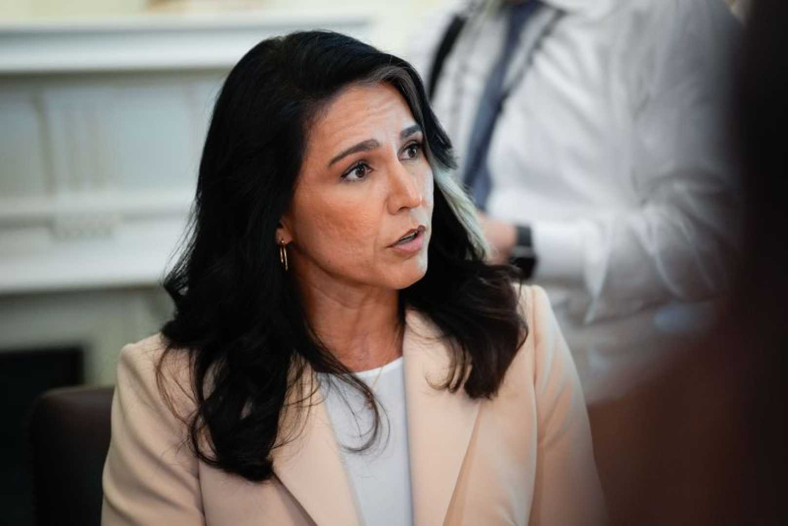 Tulsi Gabbard Cabinet Meeting Russia Interference