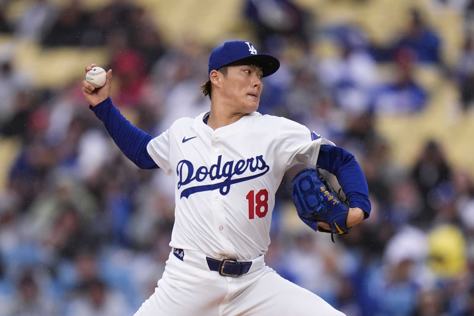 Yoshinobu Yamamoto Pitching Dodger Stadium