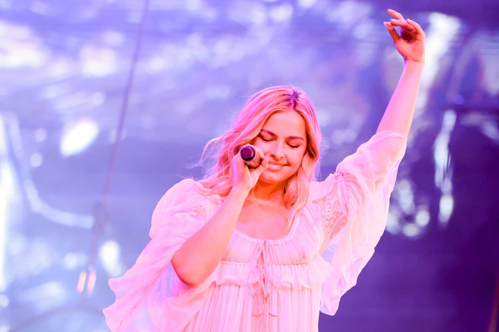 Addison Rae Dublin Concert 2025