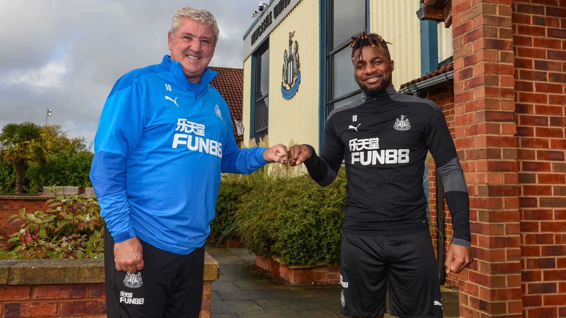 Allan Saint Maximin Soccer Player Signing Contract