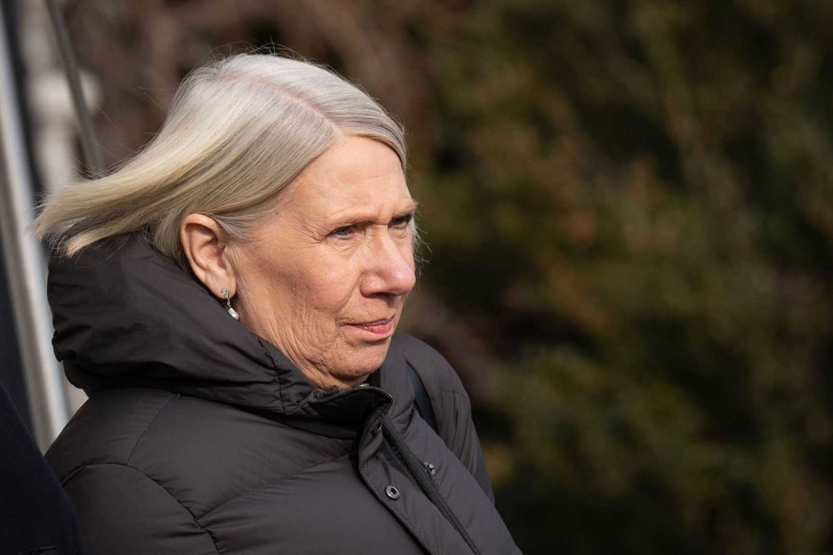 Anita Dunn Biden Cognitive Decline Hearing