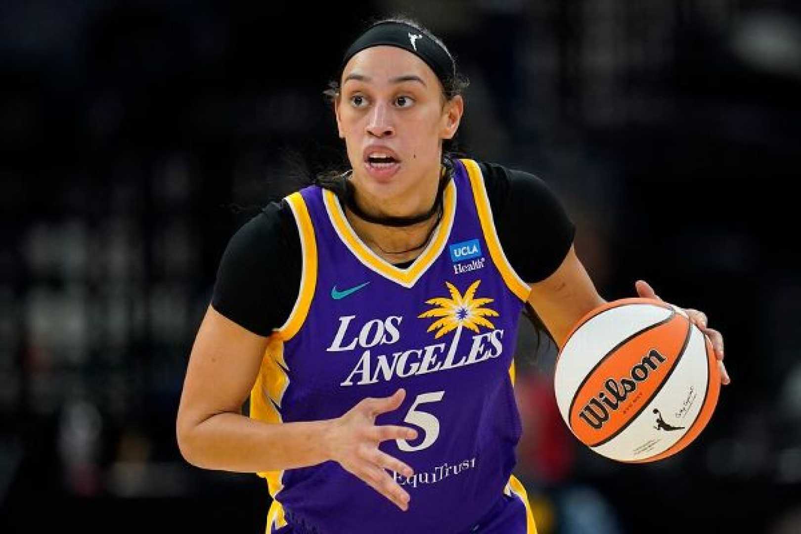 Dearica Hamby Sparks Basketball