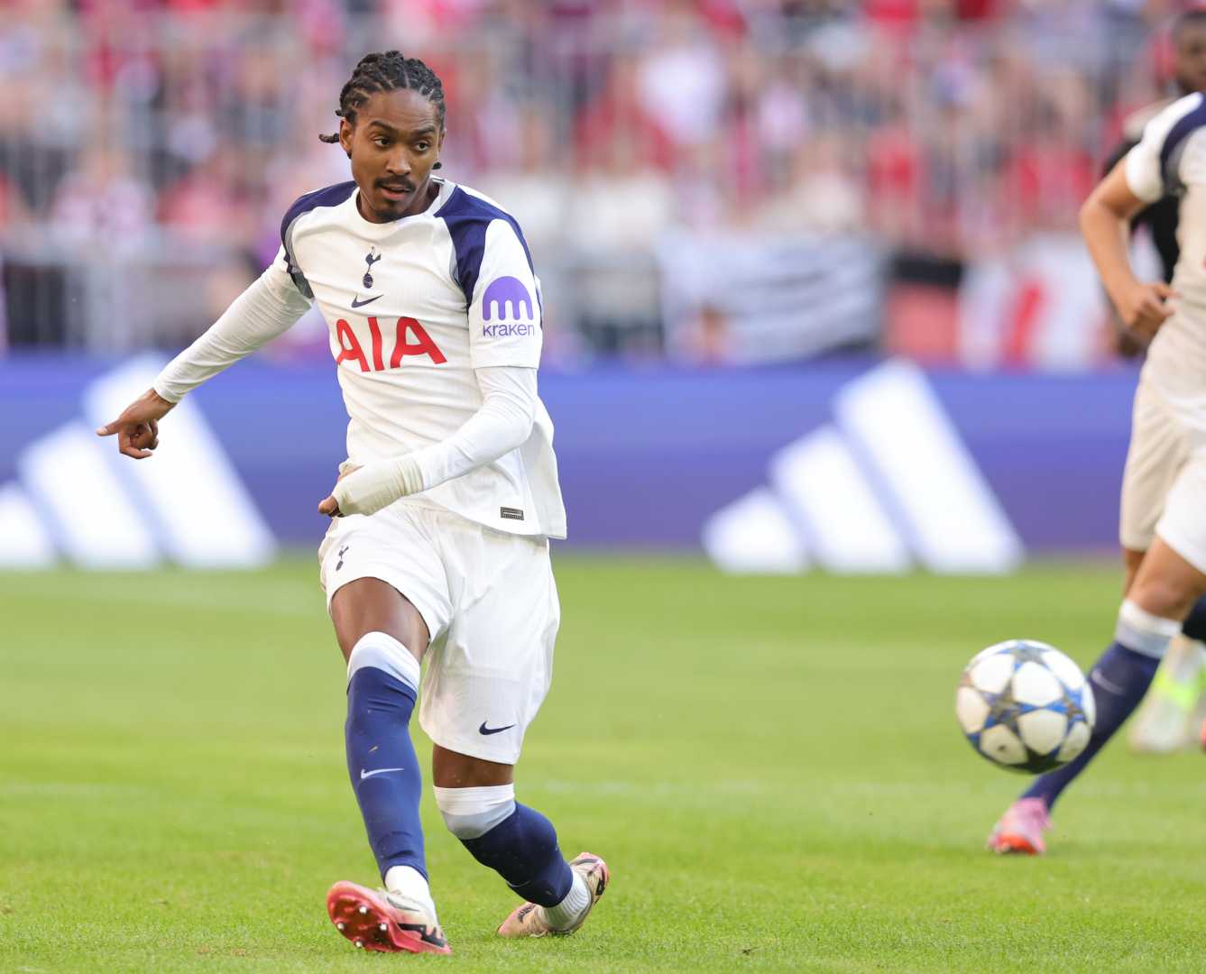 Djed Spence Tottenham Contract Negotiations