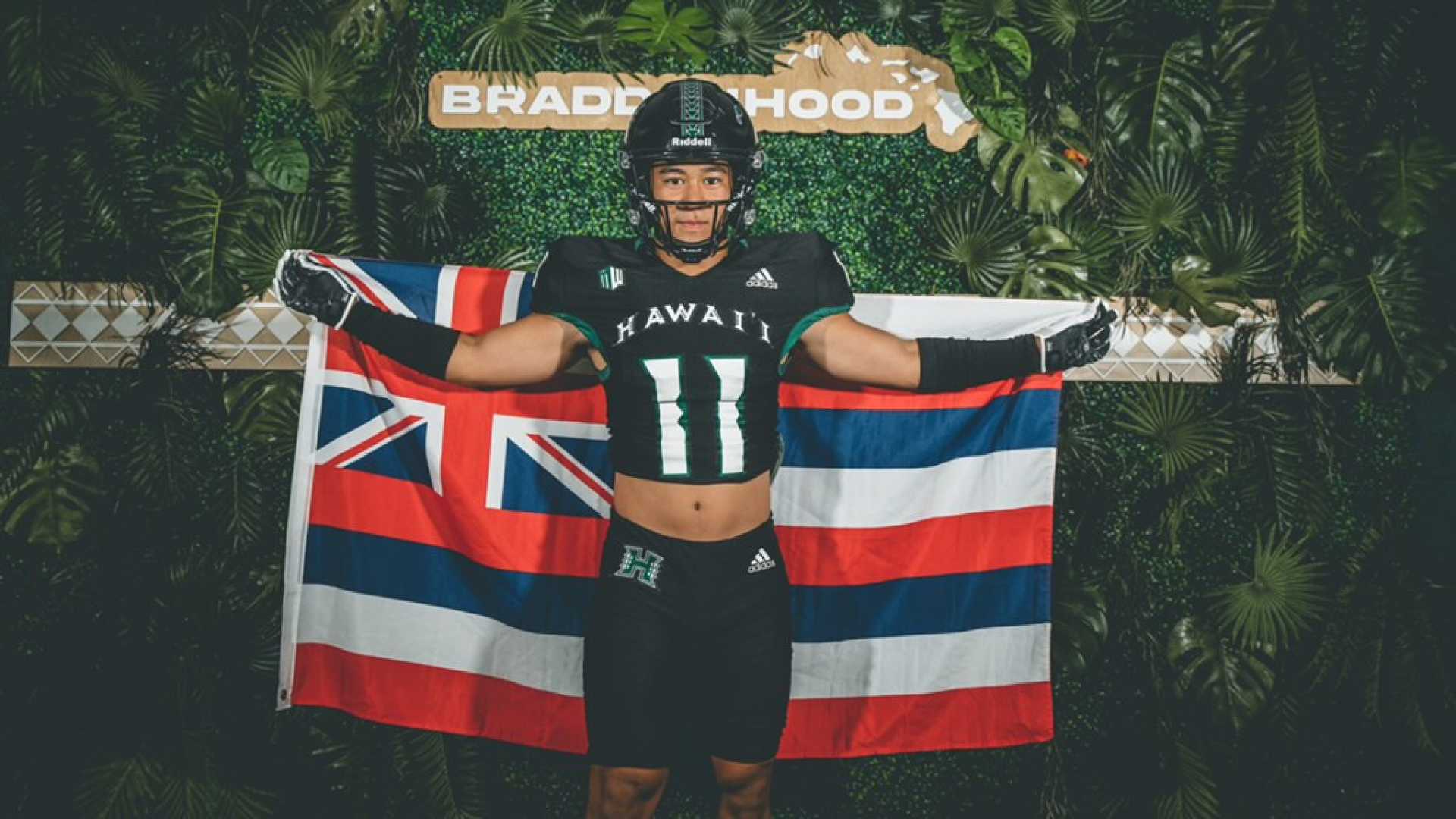 Hawaii Football Players Titan Lacaden Kainoa Carvalho